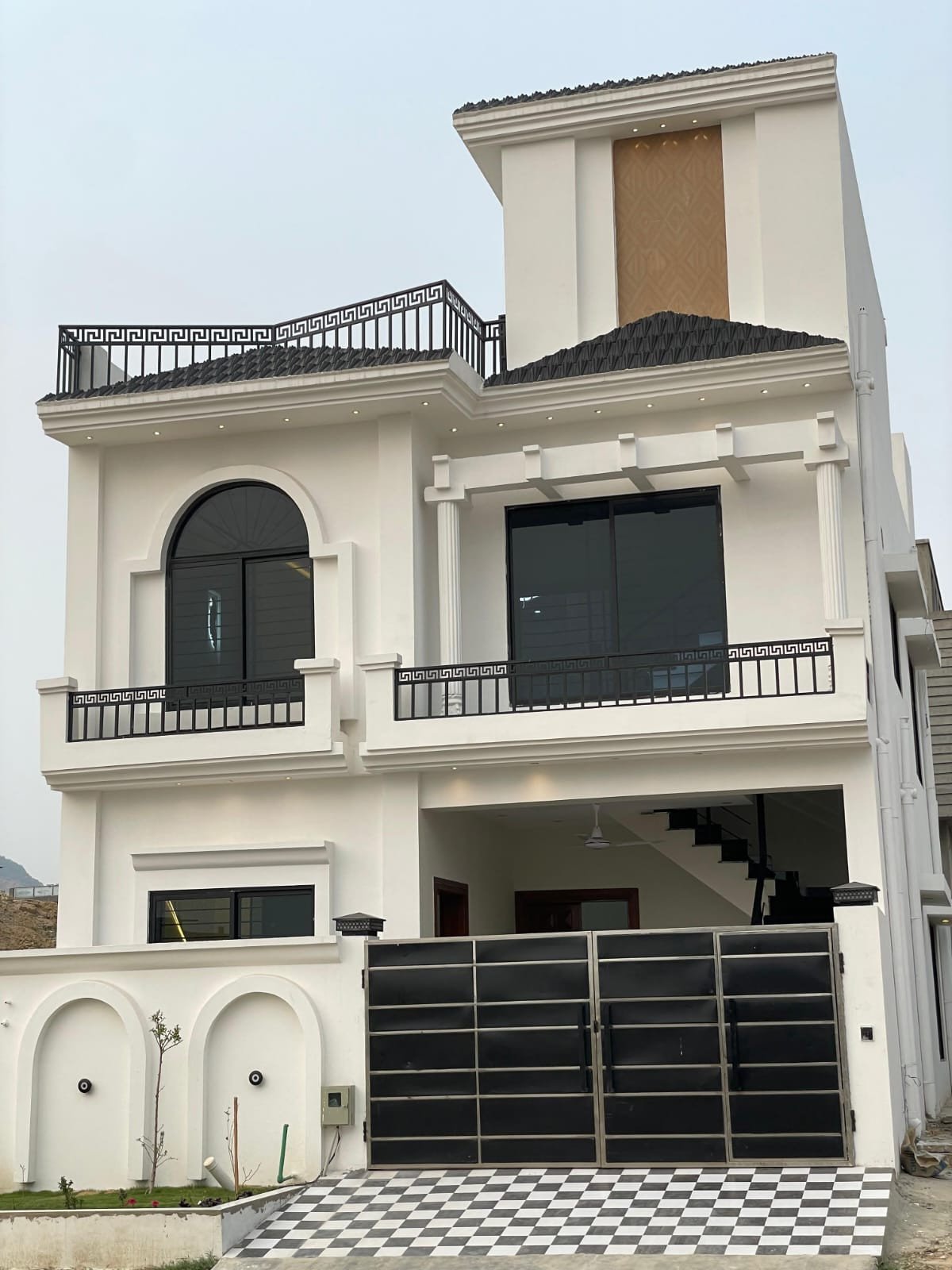 House For Sale B17 - Block F Short Corner